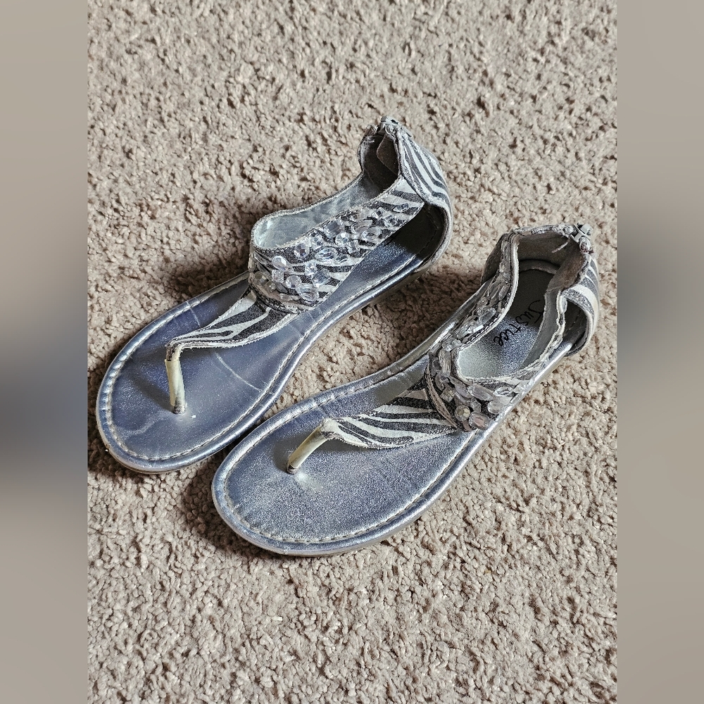 Girls Flip Flops Sandals Shoes - Size 3 - Justice - Silver with Gems